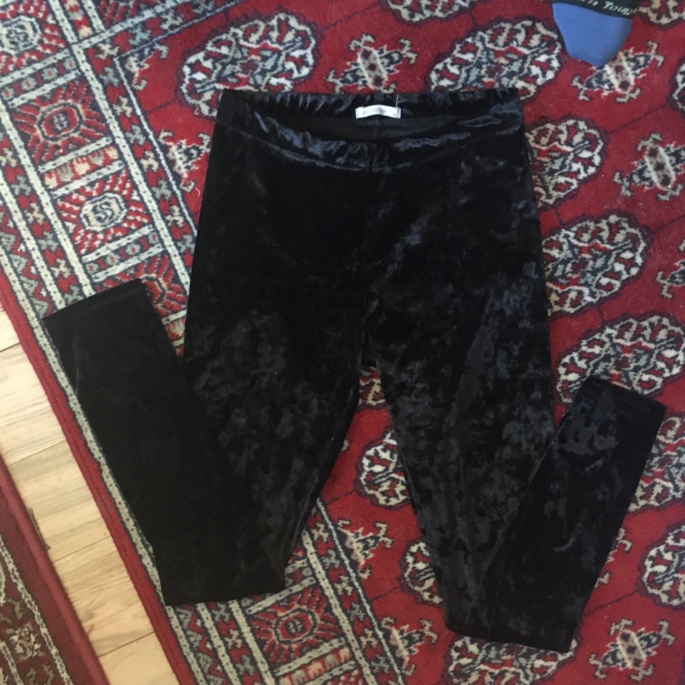 ⭐️SOLD⭐️🐬 3for20 🐬 Velvet leggings👽👌🏽